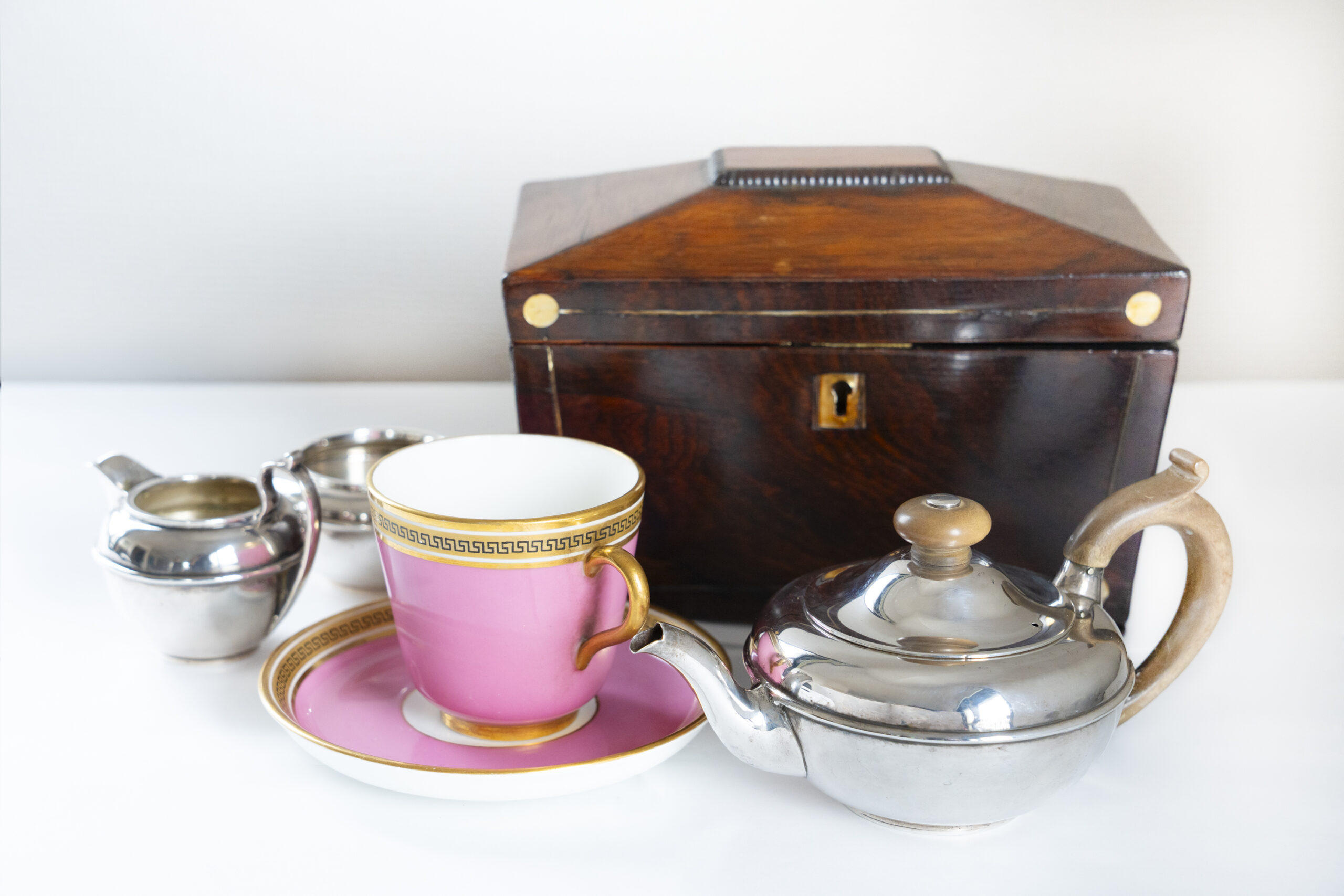 银器开启的门扉